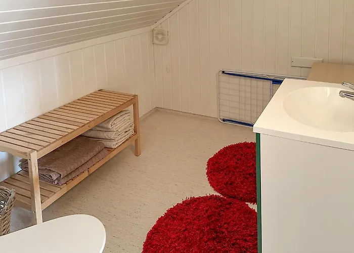 Дом отдыха Lovely In With Sauna